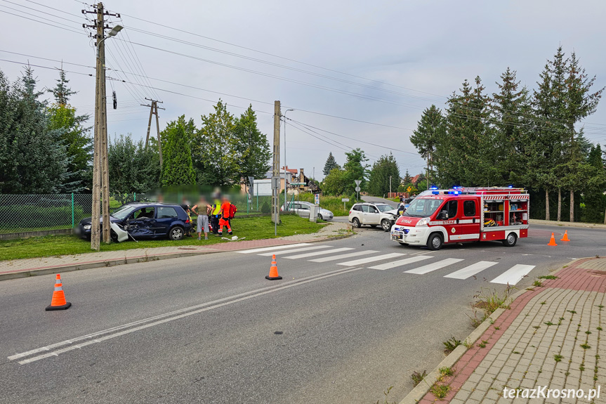 Zderzenie dwóch samochodów w Zręcinie