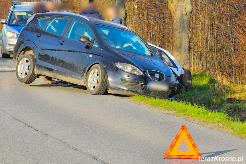 Zderzenie dwóch samochodów w Zręcinie