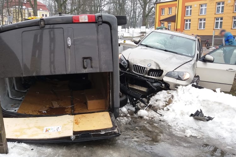 Zderzenie forda i BMW w Bziance