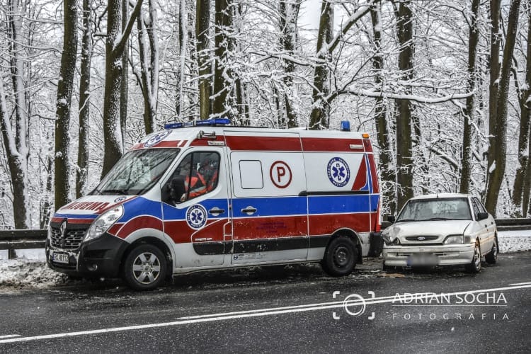 Zderzenie karetki z samochodem osobowym