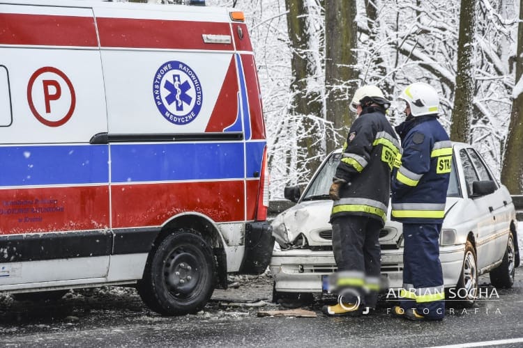 Zderzenie karetki z samochodem osobowym