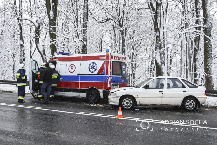 Zderzenie karetki z samochodem osobowym