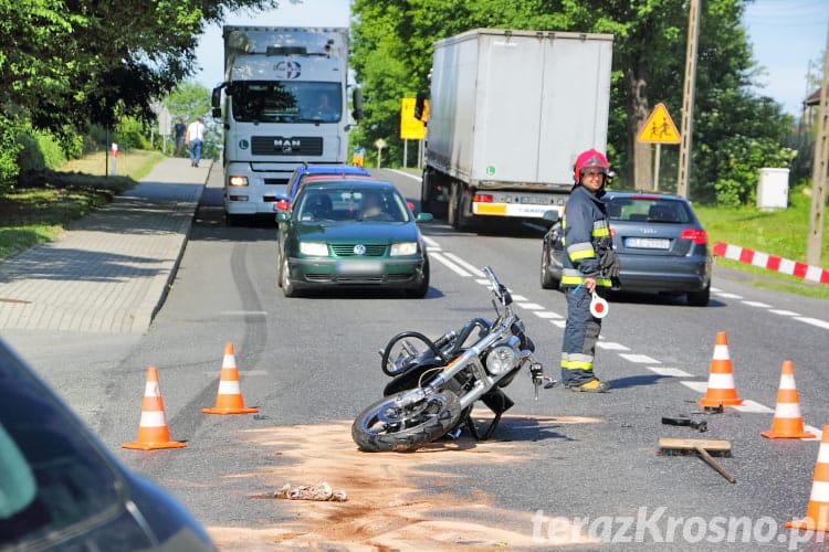 Zderzenie motocykla i samochodu w Łężanach