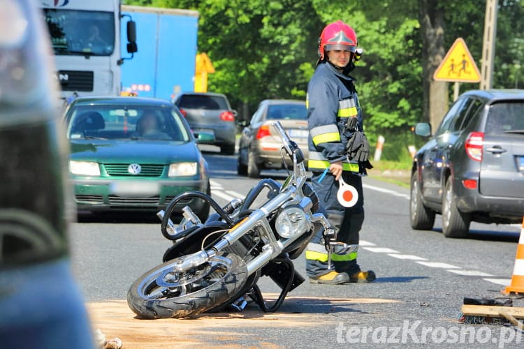 Zderzenie motocykla i samochodu w Łężanach