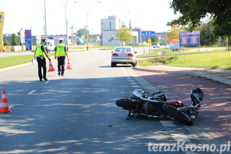 Zderzenie motocyklisty i samochodu osobowego w Krośnie