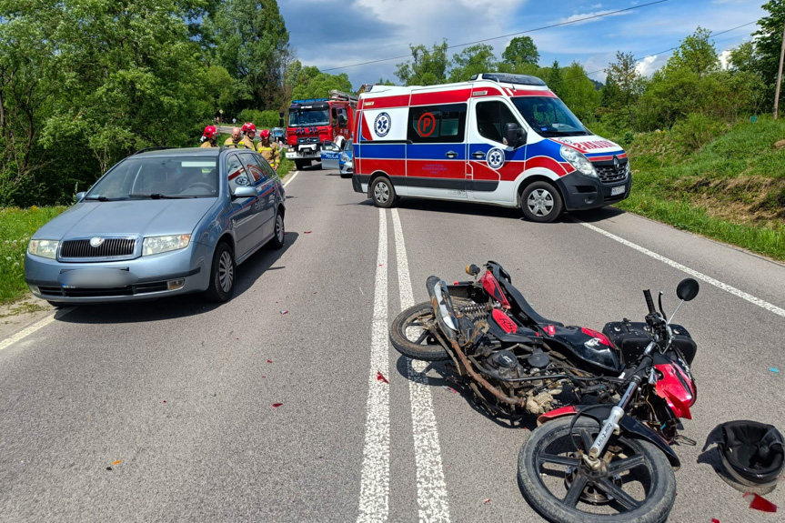 Zderzenie motocyklisty z osobówką w Daliowej