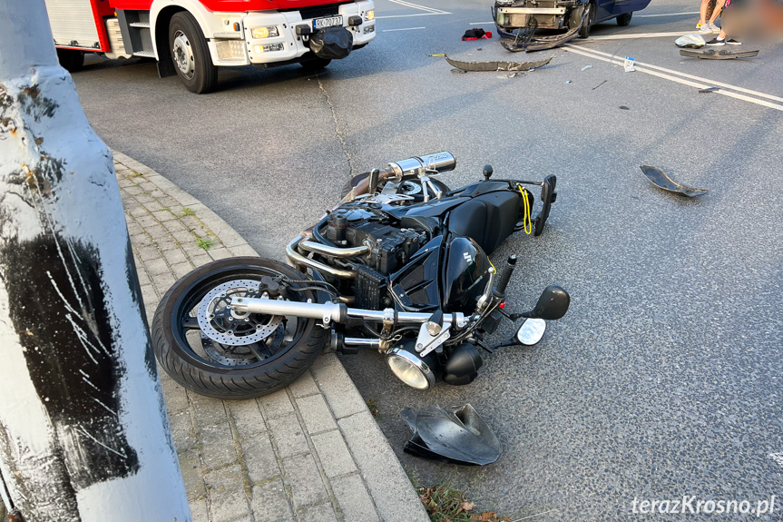 Zderzenie motocyklisty z osobówką w Krośnie