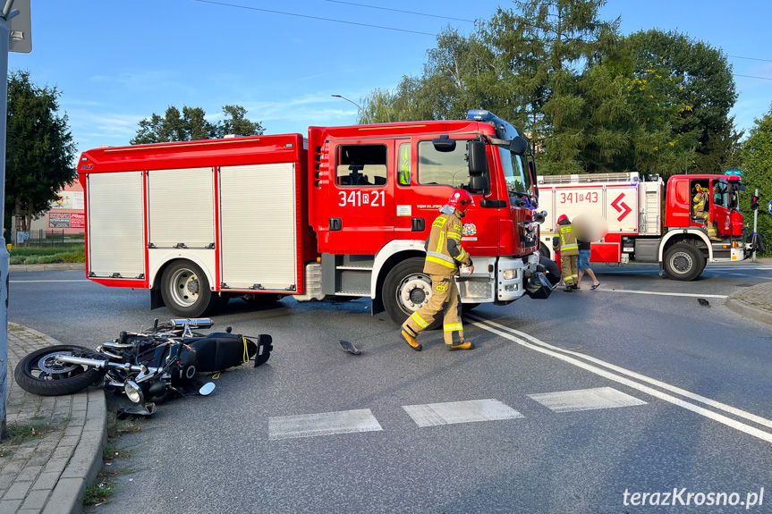 Zderzenie motocyklisty z osobówką w Krośnie