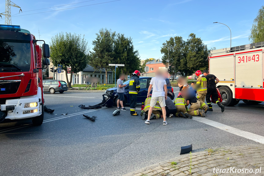 Zderzenie motocyklisty z osobówką w Krośnie