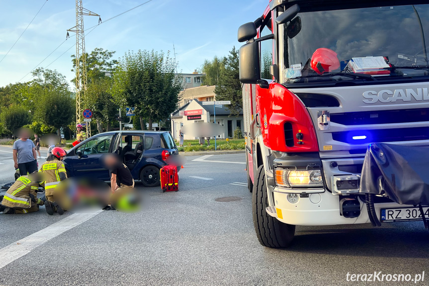 Zderzenie motocyklisty z osobówką w Krośnie