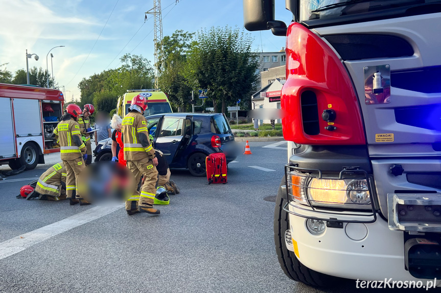 Zderzenie motocyklisty z osobówką w Krośnie