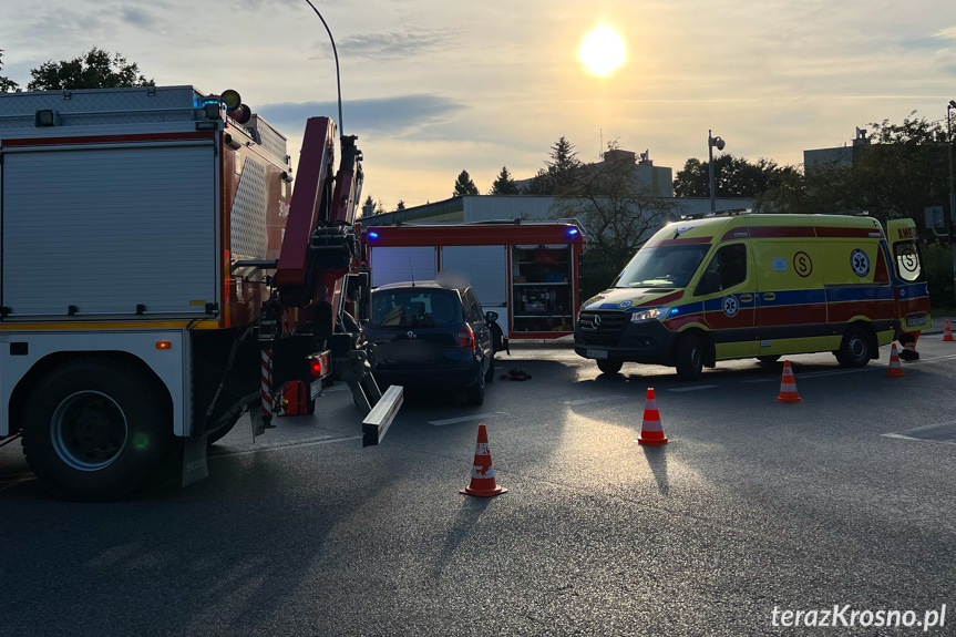 Zderzenie motocyklisty z osobówką w Krośnie