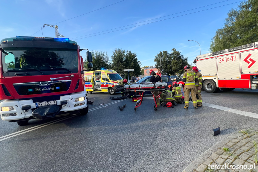 Zderzenie motocyklisty z osobówką w Krośnie