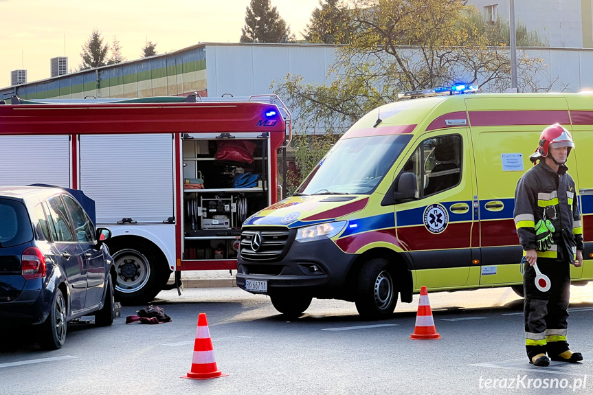 Zderzenie motocyklisty z osobówką w Krośnie