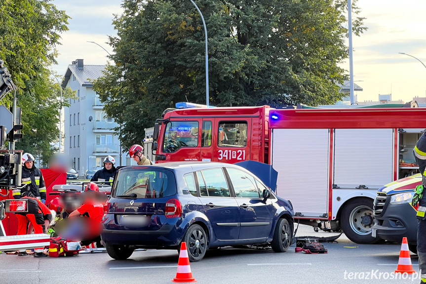 Zderzenie motocyklisty z osobówką w Krośnie