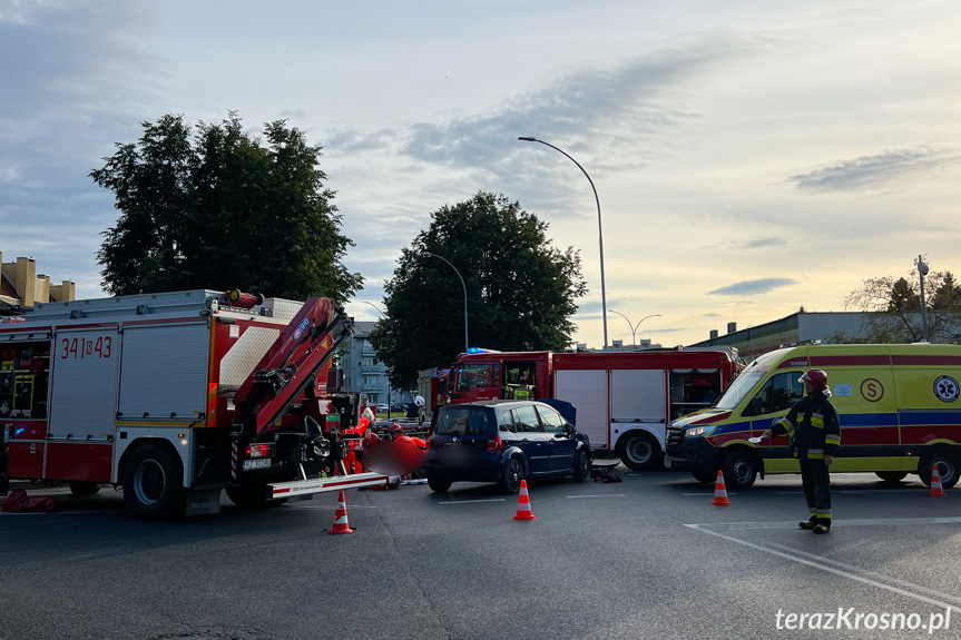 Zderzenie motocyklisty z osobówką w Krośnie