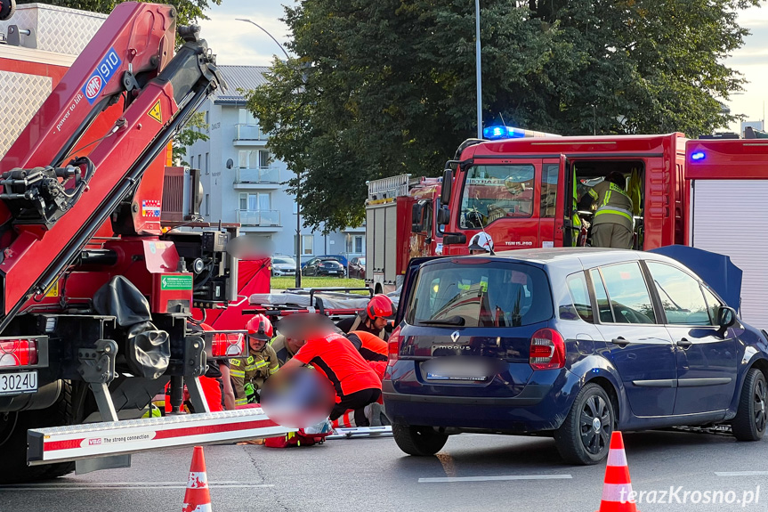 Zderzenie motocyklisty z osobówką w Krośnie