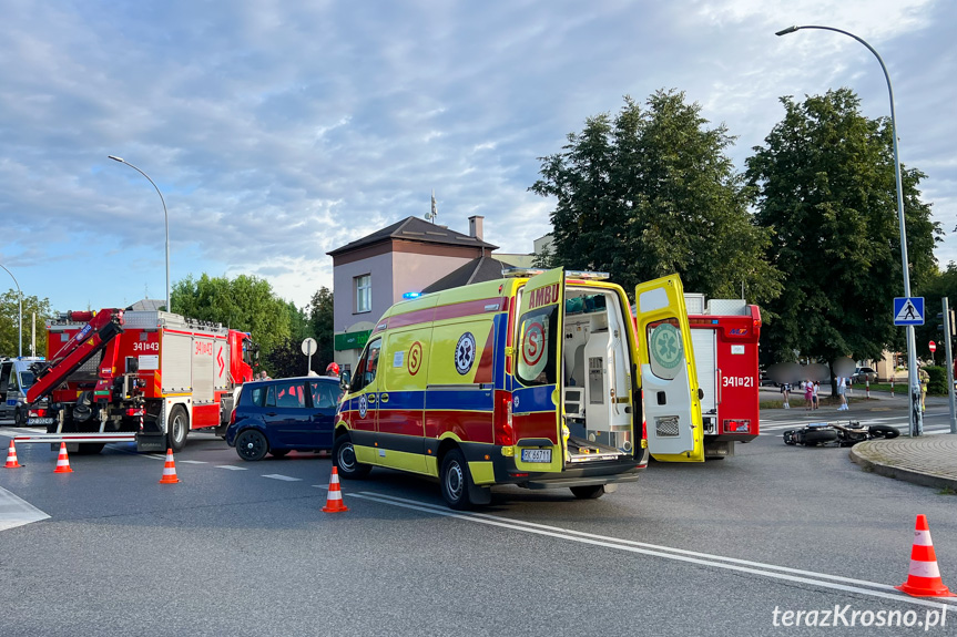 Zderzenie motocyklisty z osobówką w Krośnie