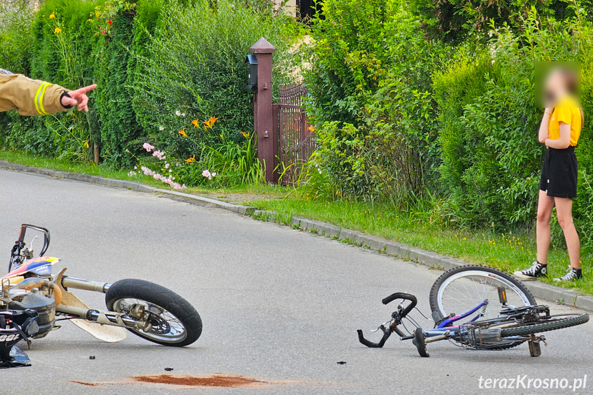  Zderzenie rowerzysty z motocyklistą w Pustynach