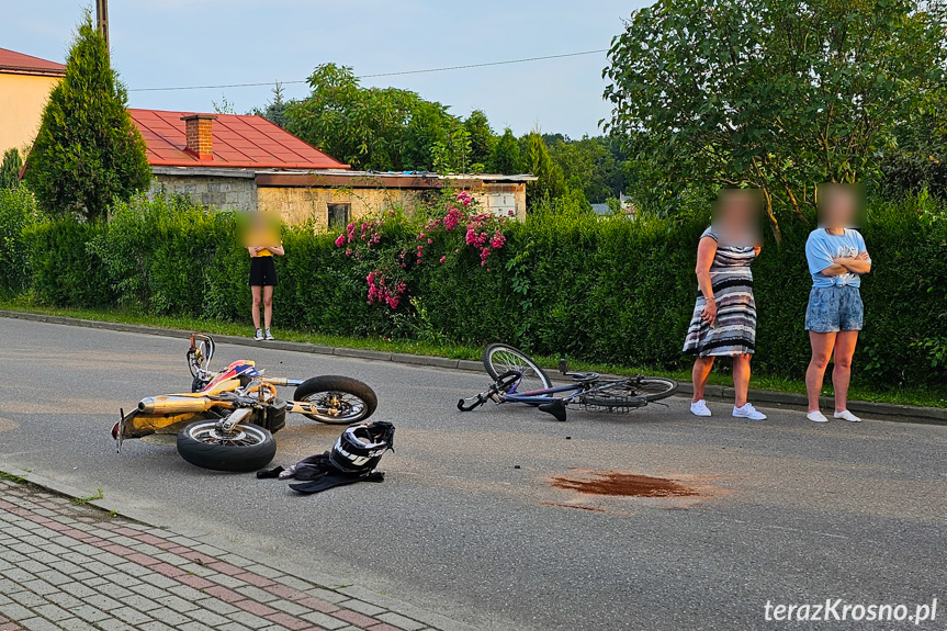  Zderzenie rowerzysty z motocyklistą w Pustynach