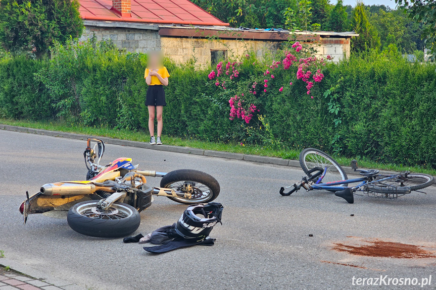  Zderzenie rowerzysty z motocyklistą w Pustynach