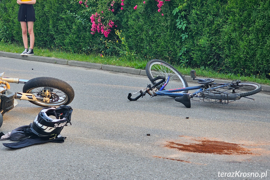  Zderzenie rowerzysty z motocyklistą w Pustynach