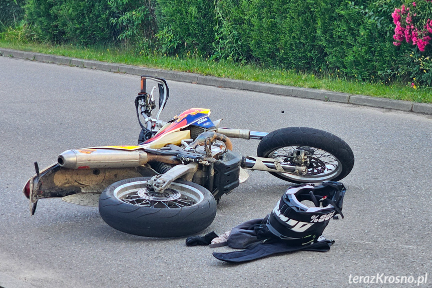  Zderzenie rowerzysty z motocyklistą w Pustynach