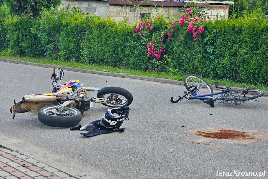  Zderzenie rowerzysty z motocyklistą w Pustynach