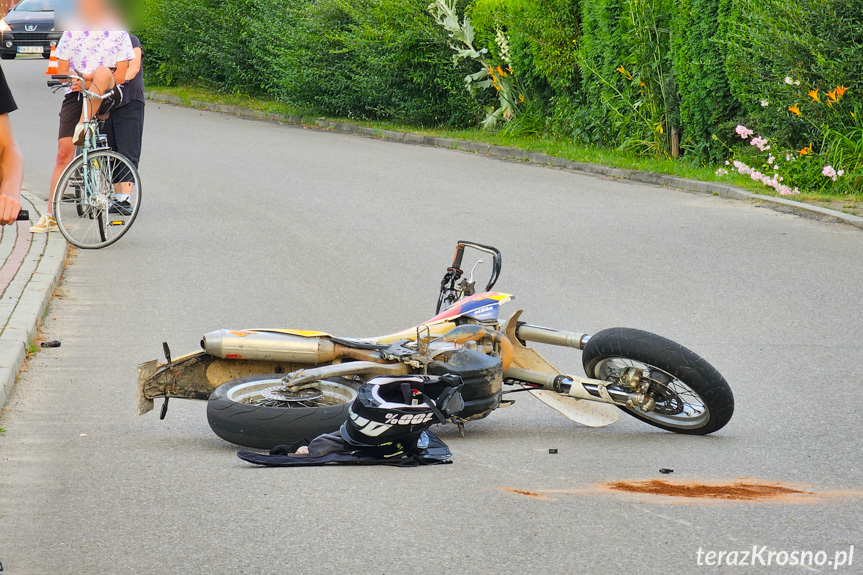  Zderzenie rowerzysty z motocyklistą w Pustynach