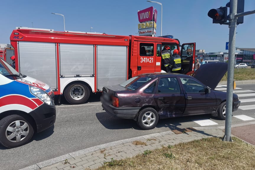 Zderzenie samochodów na skrzyżowaniu w Krośnie