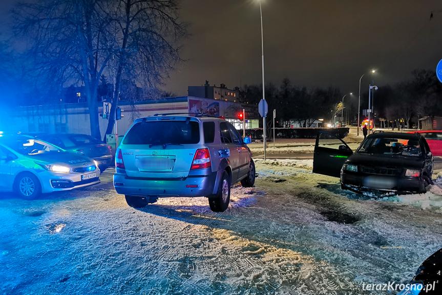 Zderzenie samochodów na skrzyżowaniu w Krośnie