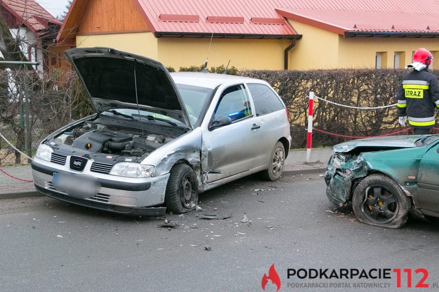 Zderzenie samochodów w Zręcinie