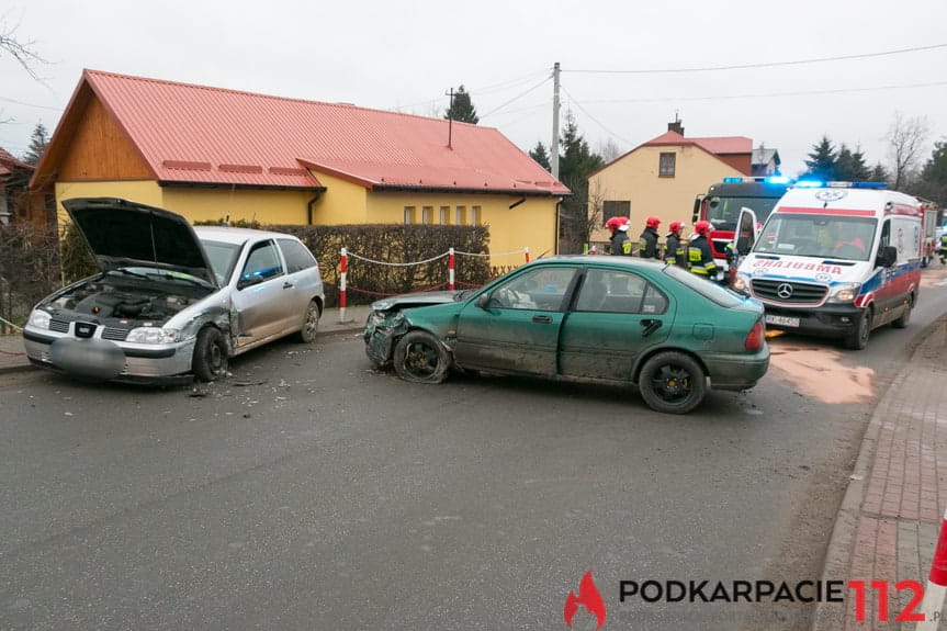 Zderzenie samochodów w Zręcinie