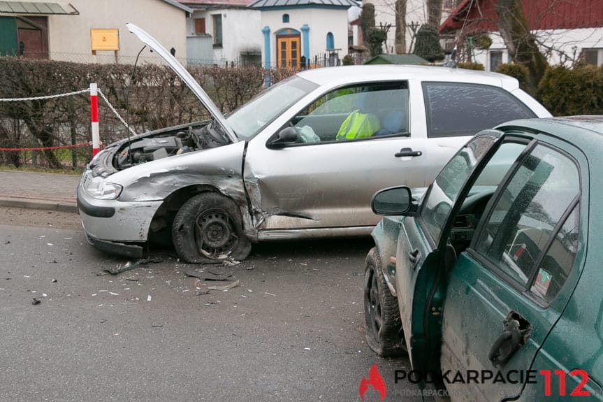 Zderzenie samochodów w Zręcinie