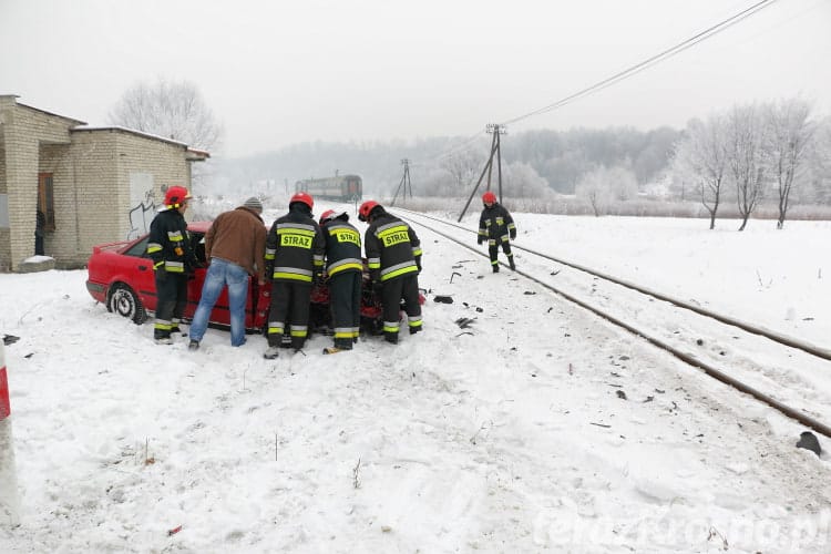 Zderzenie samochodu i pociągu w Jedliczu