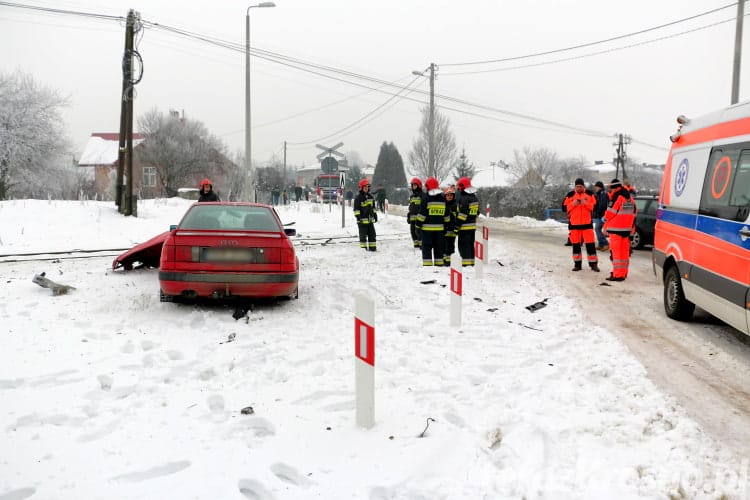 Zderzenie samochodu i pociągu w Jedliczu