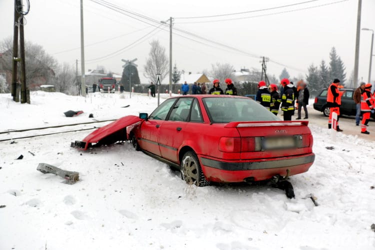 Zderzenie samochodu i pociągu w Jedliczu