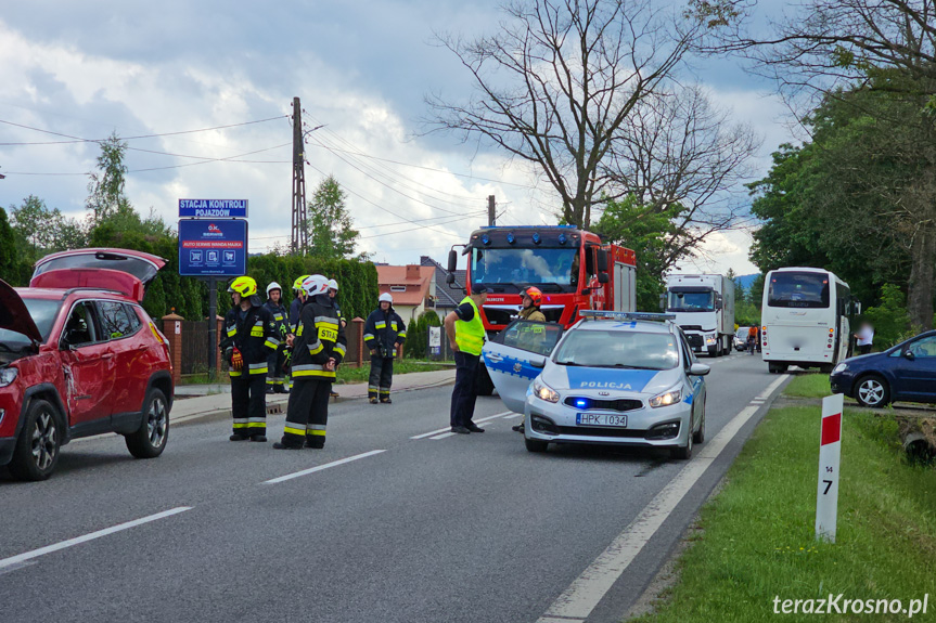 Zderzenie samochodu osobowego z autobusem w Nowym Żmigrodzie