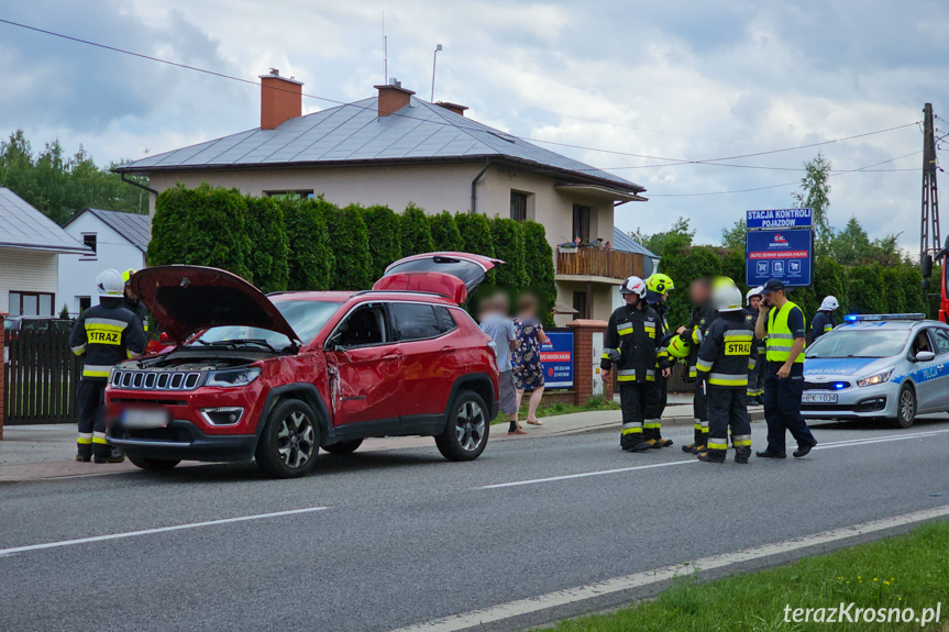 Zderzenie samochodu osobowego z autobusem w Nowym Żmigrodzie