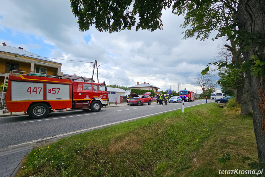 Zderzenie samochodu osobowego z autobusem w Nowym Żmigrodzie