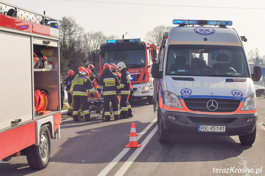 Zderzenie samochodu osobowego ze skuterem w Bajdach