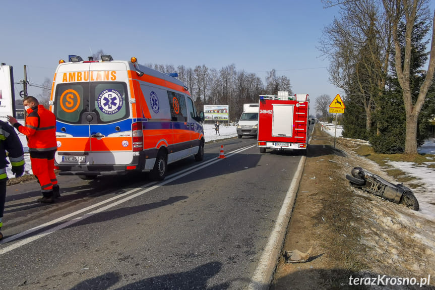 Zderzenie samochodu osobowego ze skuterem w Bajdach