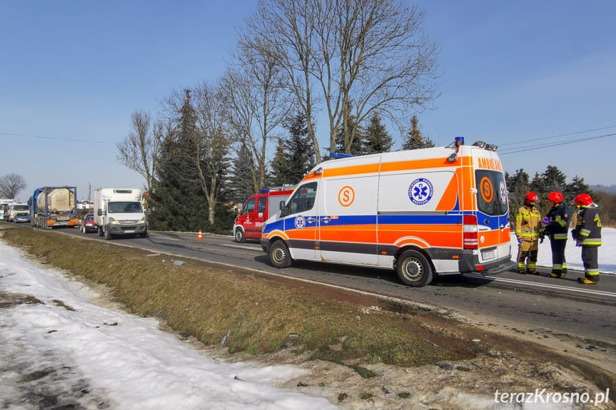 Zderzenie samochodu osobowego ze skuterem w Bajdach