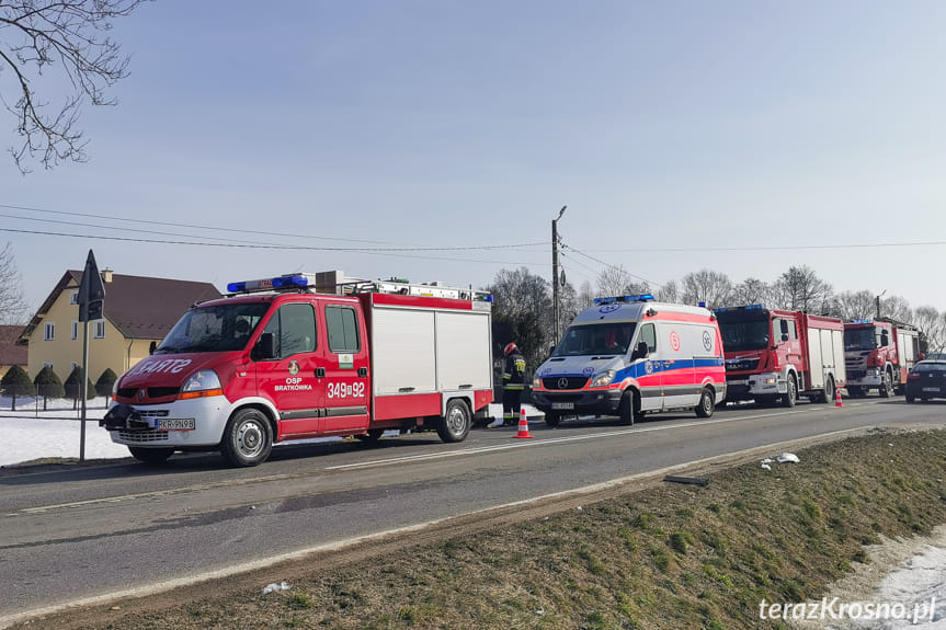 Zderzenie samochodu osobowego ze skuterem w Bajdach