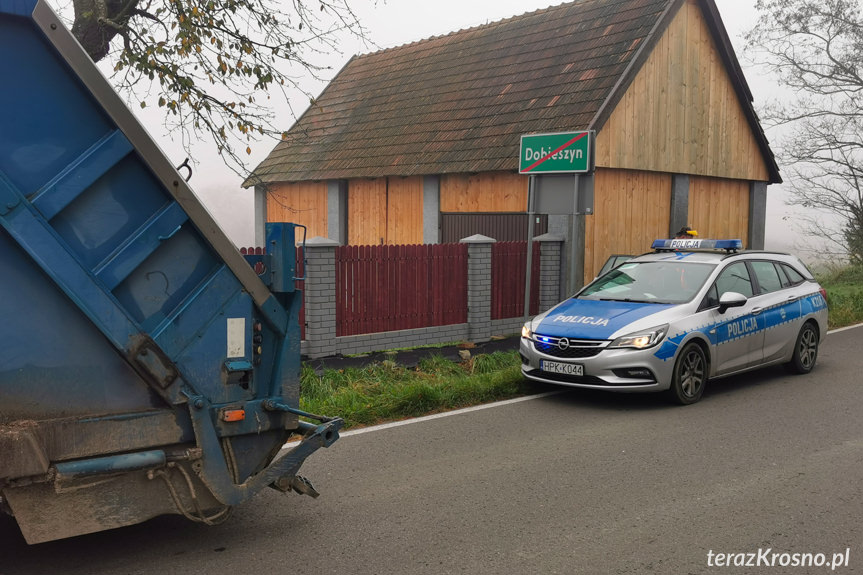 Zderzenie samochodu ze śmieciarką w Jedliczu