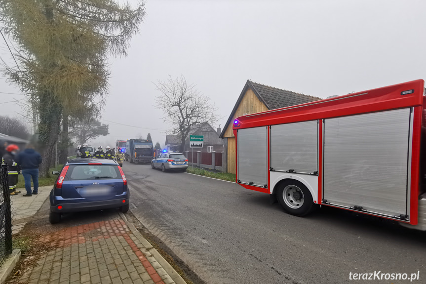 Zderzenie samochodu ze śmieciarką w Jedliczu