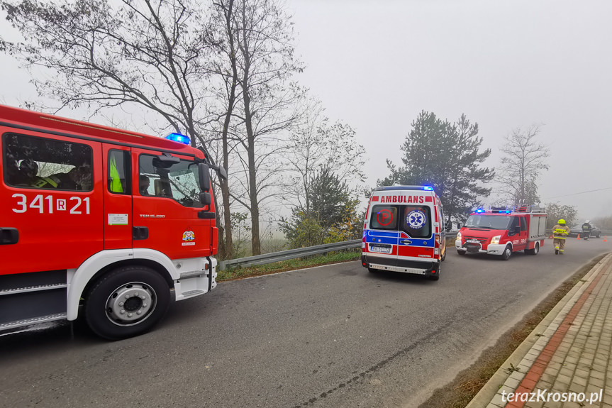 Zderzenie samochodu ze śmieciarką w Jedliczu