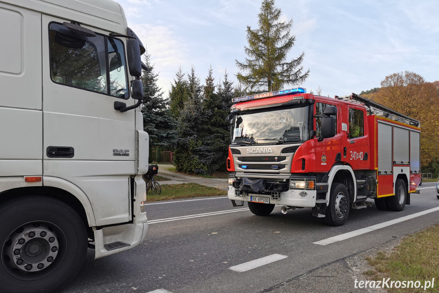 Zderzenie trzech samochodów ciężarowych w Tylawie