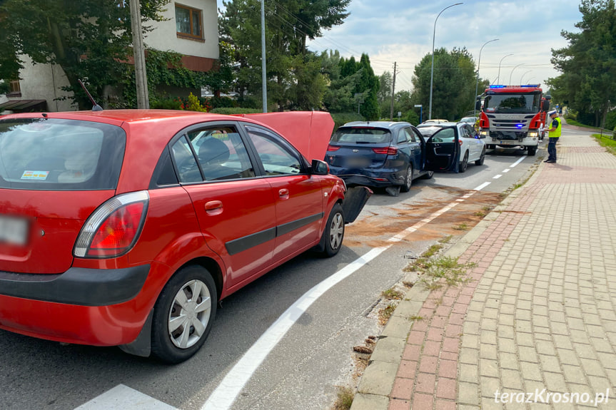 Zderzenie trzech samochodów na Niepodległości w Krośnie