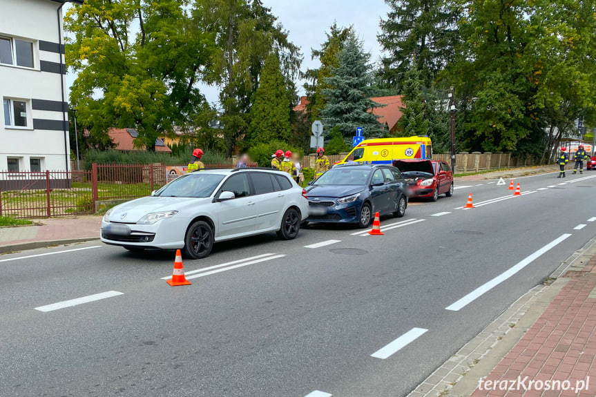 Zderzenie trzech samochodów na Niepodległości w Krośnie